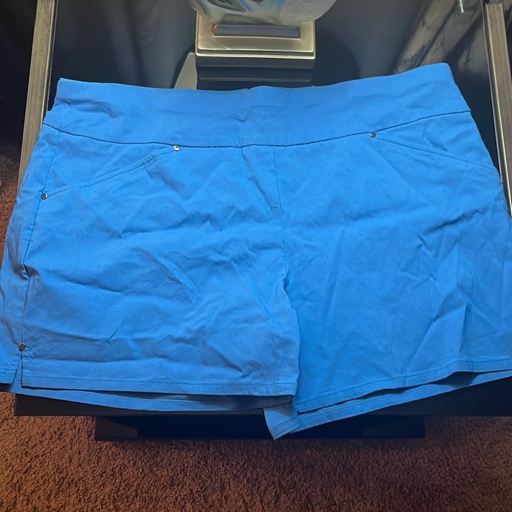 Drea’s Closet Hilfiger shirt with nice blue pairing shorts